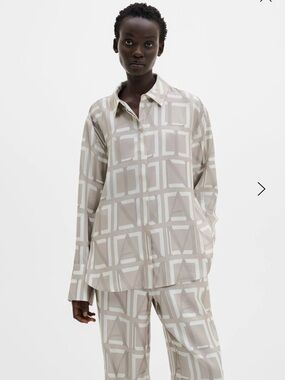 By Malina Geometric Print Button-Up Shirt in Beige gray & White size L NWT